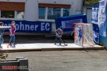 Die Kids konnten sich beim Eishockey versuchen. • © ummet-eck.de - Silke Schön