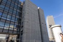 Östlicher Flügel - Hier die noch etwa sechsstöckigen Reste des östlichen Hochhaus-Flügels • © ummet-eck.de / christian schön