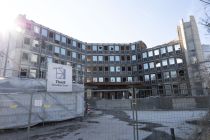 Grundriss vollständig - Vom Grundriss her ist das Gebäude aus dieser Ansicht noch vollständig. In der Höhe muss man sich 17 bis 18 Etagen hinzudenken. • © ummet-eck.de / christian schön