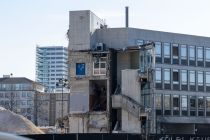 Anschluss an E.On - Auf der Kruppstraße muss der Anschlussbereich an das Gebäude von E.On noch wieder gerichtet werden. Vielleicht geschieht das aber auch erst beim Neubau auf dem Areal. • © ummet-eck.de / christian schön