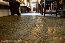 Essenraum der Weltjugendherberge - Burg Altena - Sauerland - Detailaufnahme des aufwändig verlegten Steinbodens im Essenraum. • © ummet-eck.de - Silke Schön