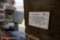 Burg Altena - Altena - Bilder  - Hier kannst Du zum Beispiel auf den Steinbruch gegenüber schauen, der zwischen 1909 und 1915 als Steinquelle für den Wiederaufbau der Burg diente. Es wurde eine spezielle Transportseilbahn aufgebaut. • © ummet-eck.de - Silke Schön