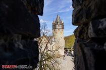 Der Innenhof der Burg Altena aus dem Dicken Turm heraus fotografiert. • © ummet-eck.de - Silke Schön