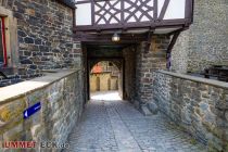 Burg Altena - Altena - Bilder  - Der Weg hinunter zur Kasse, wenn man nicht mit dem Erlebnisaufzug hinaufgefahren ist.  • © ummet-eck.de - Silke Schön