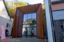 Altena - Ortsbilder - Erlebnisaufzug - Der Eingang zum Erlebnisaufzug zur Burg Altena in der Lennestraße/Fußgängerzone. • © ummet-eck.de - Silke Schön