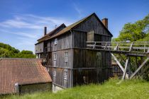 Erhalten von der ehemaligen Anlage aus dem 18. Jahrhundert ist ein Hüttenensemble mit Eisengießerei sowie eine mit Wasserkraft und Holzkohle betrieben Hochofenanlage.  • © ummet-eck.de - Schön