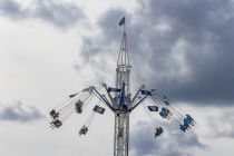 Bayernstar heißt der etwa 32 Meter hohe Kettenflieger des Schaustellerbetriebes Winter & Sohn aus Augsburg.  • © ummet-eck.de / kirmesecke.de