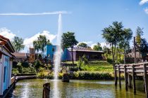 Los Rapidos - Wasserbahn im Fort Fun Abenteuerland - Bestwig - Das ist der Ausblick Richtung Fort Fun, wenn Du an der Los Rapidos Wasserbahn anstehst. • © ummeteck.de - Christian Schön