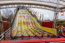 Mehrere Bahnen nebeneinander gibt es auf der Riesenrutsche Happy Slide. • © ummet-eck.de - Silke Schön