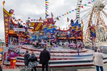 Kirmes 2023 Bielefeld - Bilder - Richtig Stimmung kommt auf dem Break Dancer auf. • © ummet-eck.de - Silke Schön