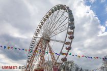 50 Meter hoch und von überall sehr gut zu sehen ist das Riesenrad. • © ummet-eck.de - Silke Schön