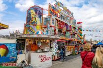 Osterkirmes 2023 - Bielefeld - OWL - Viel zu entdecken gibt es im Laufgeschäft Mike´s Pitstop. • © ummet-eck.de - Silke Schön