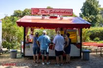 Schinkenhaus - Für deftige Speisen sorgt unter anderem das Schinkenhaus, das ebenfalls schon geöffnet hatte. • © ummet-eck.de / christian schön