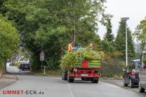 Birken Verteilen Osterbauernschaft 2022 - Im zweiten Teil der Galerie haben wir die Osterbauern von der Shell Tankstelle bis zum Sommerschloss der Illberg Juniors begleitet. • © ummet-eck.de / christian schön