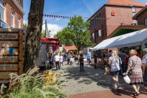 In der Innenstadt von Wittmund findet von Freitag, 14. bis Sonntag, 16. Juli 2023 der Bürgermarkt statt (stets am dritten Wochenende im Juli).  • © ummet-eck.de - Silke Schön