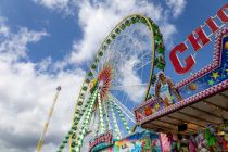 Das Riesenrad Bellevue von Bruch hat ganz neue Gondeln und gehört zur Cranger Kirmes einfach dazu.  • © ummet-eck.de - Silke Schön