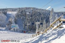 Hier nochmal ein Blick von der Talstation aus. Im Hintergrund links ist der Hang am Quick-Jet zu erkennen. • © ummet-eck.de / christian schön