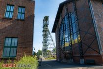 Gegenüber des einen liegt der andere Förderturm, beide angetrieben durch Maschinen in der Maschinenhalle. • © LWL-Museum Zeche Zollern / ummet-eck.de - Schön