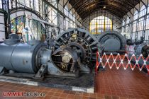 Maschinenhalle - LWL-Museum Zeche Zollern - Bilder - Hier standen (und stehen) die Maschinen, welche die beiden Fördertürme elektrisch (nicht mittels Dampfmaschinen) antrieben - ein absolutes Novum Anfang des 20. Jahrhunderts und einer der Gründe, warum die Zeche Zollern damals als Prestige-Objekt galt.
 • © LWL-Museum Zeche Zollern / ummet-eck.de - Schön