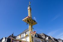 Insgesamt ist der Turm 21 Meter hoch und daher familiengeeigneter als so manch anderer Freifallturm.  • © ummet-eck.de / kirmesecke.de