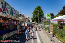 Voerder Kirmes 2023 - Ennepetal - Bilder - Die Straße hinunter gibt es jede Menge weitere Stände und Kinderkarussells. • © ummet-eck.de - Schön