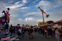 Schützenfest-Kirmes 2023 - Esens - Bilder - Blaue Stunde... • © ummet-eck.de - Silke Schön