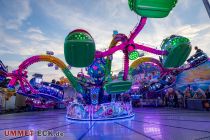 Schützenfest-Kirmes 2023 - Esens - Polyp - Und weil die Farben einfach so schön sind, noch ein Bild davon. :) • © ummet-eck.de - Silke Schön