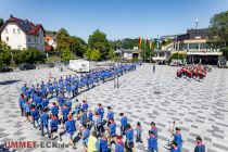 Antreten Otto-Fuchs-Platz Montag - Schützenfest Meinerzhagen 2022 - Impressionen. • © ummeteck.de - Silke Schön