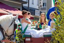 Noch einmal die Kutsche der Ehrendamen. In der Mitte die frisch gekürte Prinzessin Leonie Borlinghaus. • © ummeteck.de - Silke Schön