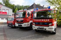 Endlich mal wieder gibt es das Line Up der Feuerwehrfahrzeuge in Valbert. • © ummet-eck.de / christian schön