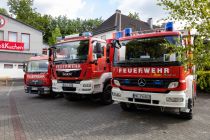 Line-Up - Endlich mal wieder gibt es das Line Up der Feuerwehrfahrzeuge in Valbert. • © ummet-eck.de / christian schön