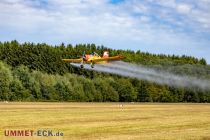 DDR-TAB - Beladen mit Wasser fliegt sie auch hier Einsätze. Das Flugzeug selbst stammt aus dem Jahr 1978. • © ummet-eck.de / christian schön