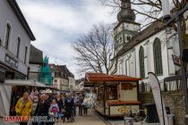 Frühlingsmarkt 2023 in Attendorn, Richtung Alter Markt. • © ummet-eck.de - Silke Schön