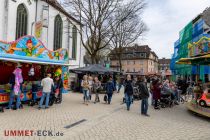 Frühlingsmarkt 2023 - Attendorn - Bilder - Kirmes-Feeling in Attendorn am Alter Markt. • © ummet-eck.de - Silke Schön