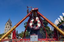 Frisbee (Ruppert) - Fahrgeschäft auf der Kirmes - Schon gewusst? Der Frisbee wiegt 65,5 Tonnen.  • © ummet-eck.de - Schön