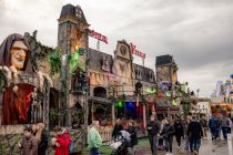 Geister Villa (Molengraft-Sipkema) auf der Palmkirmes - Hier haben wir die Geister Villa auf der [e:12390::Palmkirmes 2023:] in Recklinghausen gesehen. • © ummeteck.de - Schön