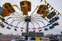 Taifun auf der Osterkirmes 2023 in Hagen - Entspannter geht es im Taifun zu. • © ummeteck.de - Silke Schön