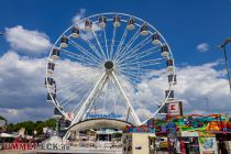 Halveraner Kirmes 2023 - Bilder - Riesenrad - Sofort ins Auge springt natürlich das Riesenrad. Es steht auf dem Parkplatz des Fachmarktzentrums. • © ummet-eck.de - Schön