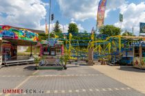 Halveraner Kirmes 2023 - Achterbahn Coco Beach - Auf dem Parkplatz am Fachmarktzentrum steht außerdem die Familienachterbahn Coco Beach. • © ummet-eck.de - Silke Schön