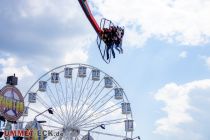 Der Fighter im Vordergrund und das Riesenrad Panorama View im Hintergrund. • © ummet-eck.de - Schön