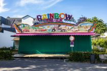 Hatten wir am Bahnhof schonmal: der Rainbow Truck ist nahezu identisch mit Circus Circus, das am Bahnhof steht. Allerdings hat er ein Dach. • © ummet-eck.de / christian schön
