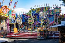 Der Break Dance No. 2 von Bonner wurde am Vortag der Eröffnung der Halveraner Kirmes von einem Filmteam belagert. Klar - so ein Break Dance wird von allen als hervorragender Dreh-Ort empfunden. • © ummet-eck.de / christian schön