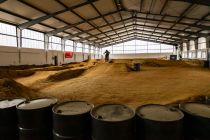 Motocrosshalle E-X-Area - Hattingen - Bilder - Du brauchst weder schalten noch kuppeln - sondern kannst Dich auf die Strecke und ihre Herausforderungen konzentrieren.  • © ummet-eck.de - Silke Schön