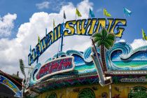 Der 1980 gebaute Hawaii Swing ist ein Klassiker auf der Kirmes. Genau wie jeder MusikExpress. • © ummet-eck.de / christian schön