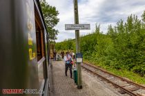 Der zweite Stopp, bevor es wieder Richtung Hüinghausen geht, ist der Bahnhof Plettenberg-Köbbinghauser Hammer. Hier koppelt die Lok ab und fährt ans andere Ende des Zuges. • © ummeteck.de - Silke Schön