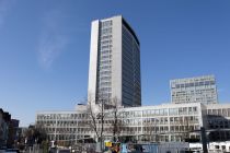 Von der Seite ein noch relativ schlanker Bau: Das erste RWE-Hochhaus in Essen wurde 1961 fertig gestellt. • © ummet-eck.de / christian schön