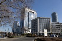 Dicht beieinander - Viele der Hochhäuser in Essen liegen dicht beieinander. Hier hat sich das größte Hochhaus der Stadt, der Westenergie-Turm (ehem. RWE-Turm) noch mit hineingeschlichen. • © ummet-eck.de / christian schön