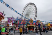 Osterkirmes 2023 - Iserlohn - Bilder - Der Break Dance und das Riesenrad in toller Kombi. • © ummeteck.de - Silke Schön