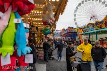 Kirmes in Iserlohn 2023 - Bilder - Das Riesenrad ist von überall gut zu sehen. • © ummeteck.de - Silke Schön