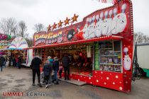 Sogar Bowling ist möglich auf der Osterkirmes in Iserlohn. • © ummeteck.de - Silke Schön